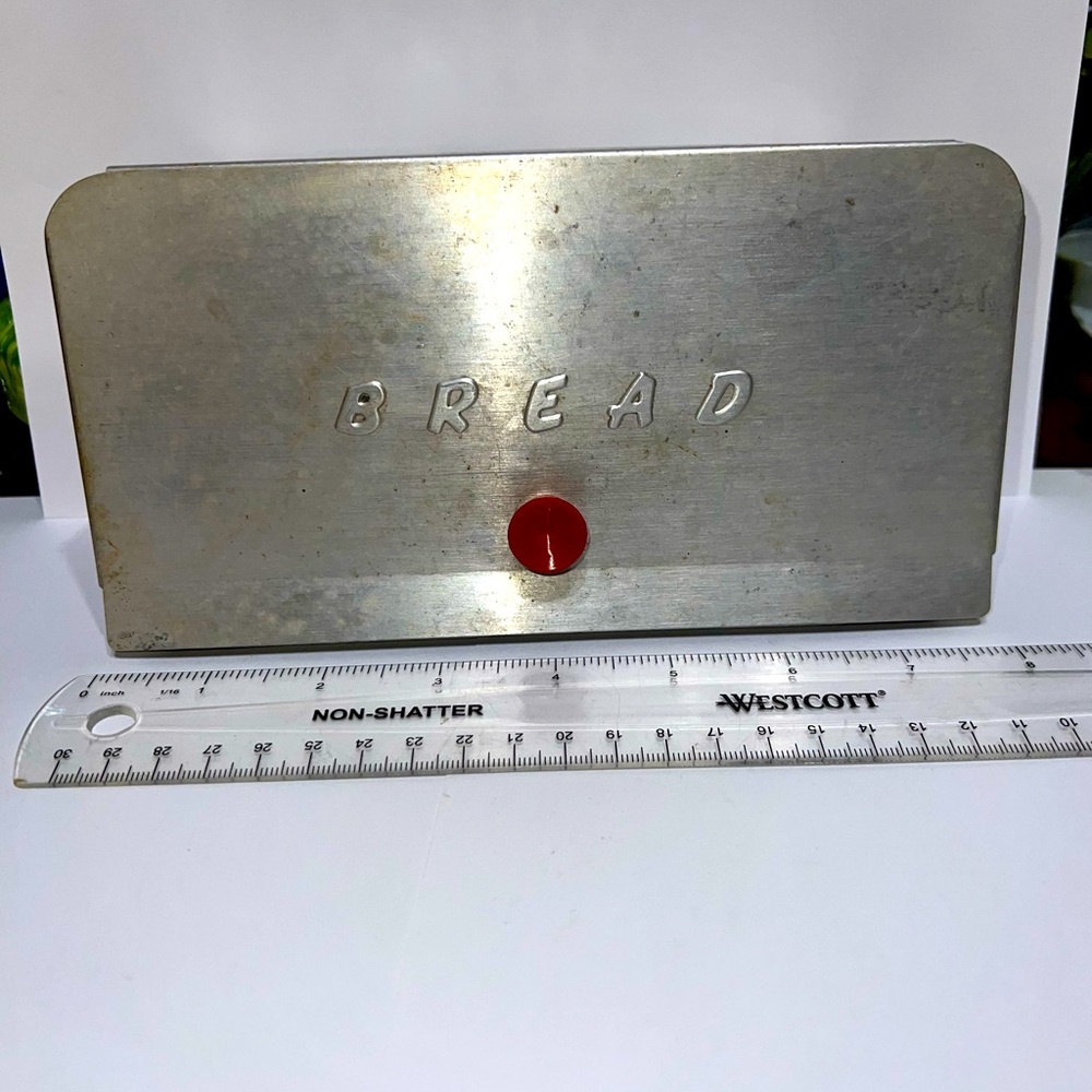 Vtg Individual loaf aluminum bread box, hinged lid